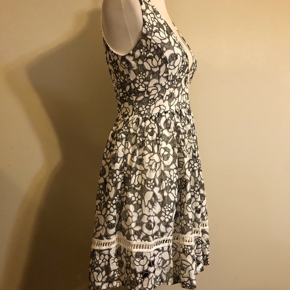 NWT Just Me Black & White Lace Floral Print Dress - Picture 10 of 12